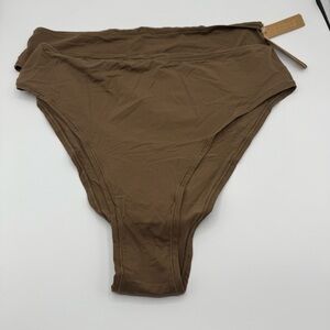 Lots of 2 SKIMS Fits Everybody Cheeky Brief 4X Oxide NWT – High Leg Seamless